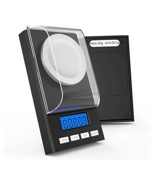 Digitale precisieweegschaal met blauwe LCD-display met beschermkap.